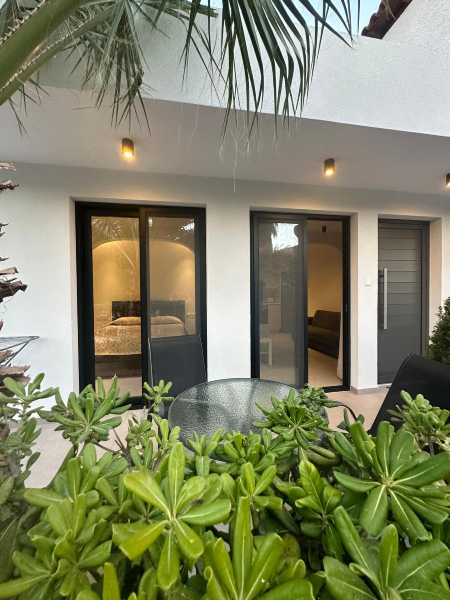 Royal Sunset Studios & Apartments Limassol Extérieur photo