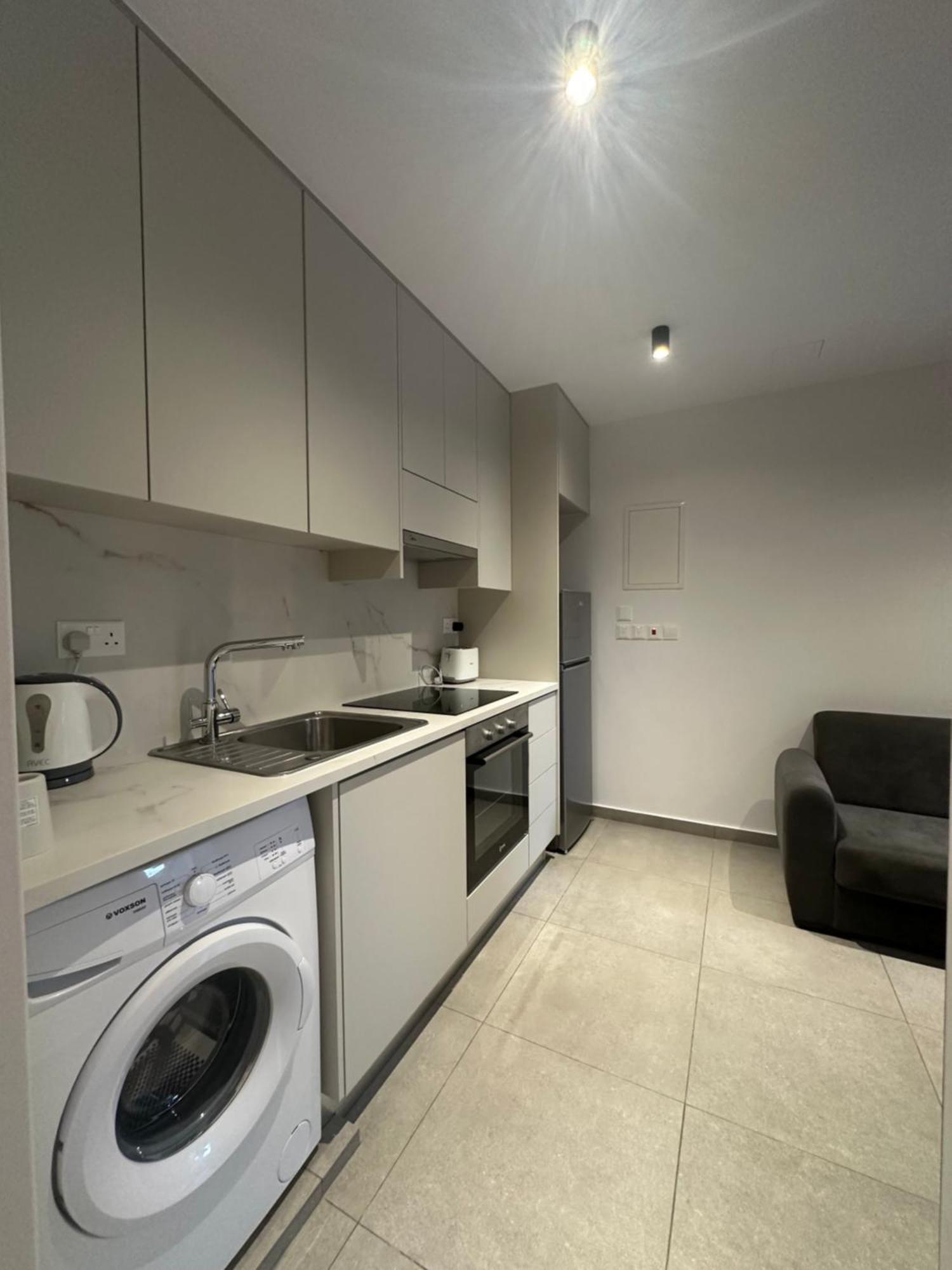 Royal Sunset Studios & Apartments Limassol Extérieur photo