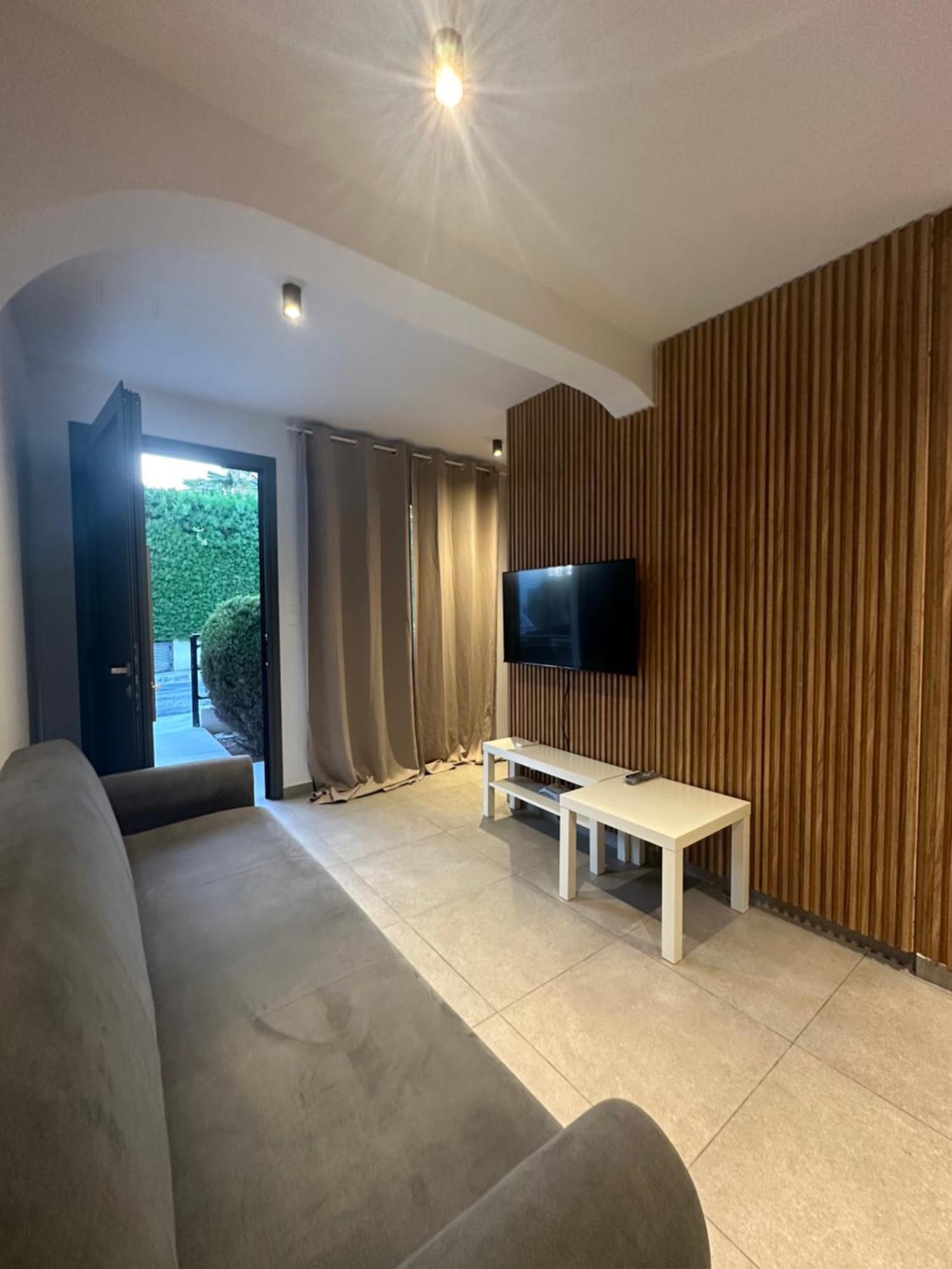 Royal Sunset Studios & Apartments Limassol Extérieur photo