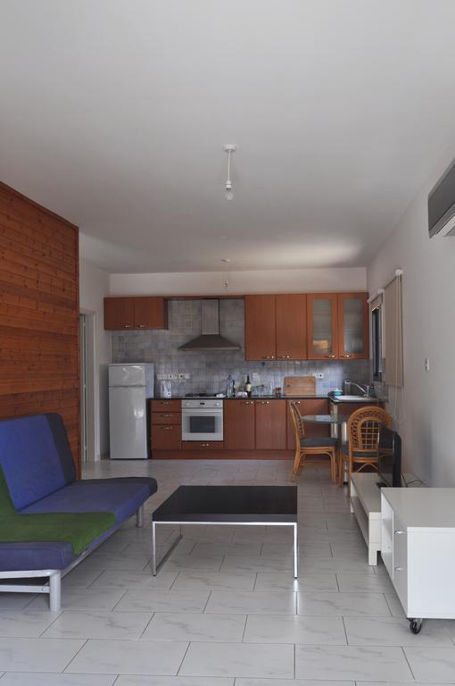 Royal Sunset Studios & Apartments Limassol Extérieur photo