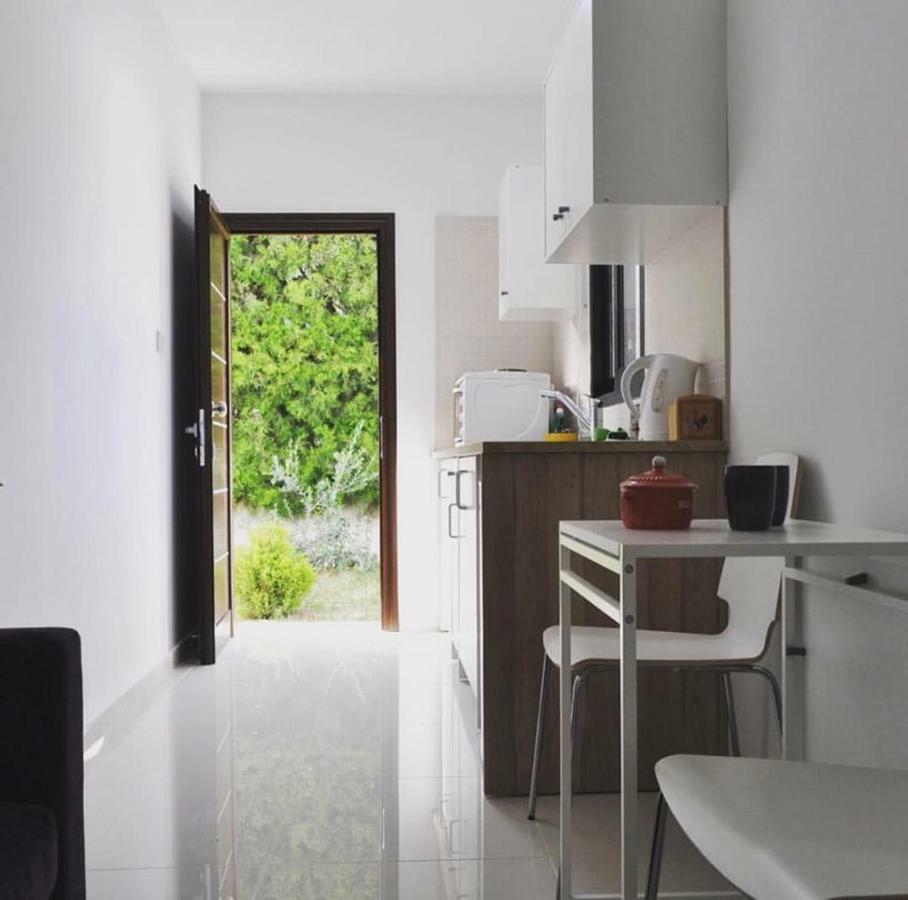 Royal Sunset Studios & Apartments Limassol Extérieur photo